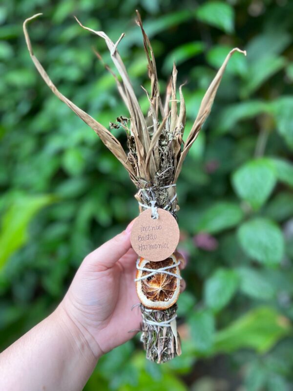 Incenso em bastão harmonia: Ideal para quem deseja equilibrar as energias, trazer alegria ao ambiente e favorecer o bem estar rosa verde