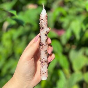 Vela Cigana Yasmin: ideal para quem busca trabalhar o amor próprio, fortalecer a autoestima, e trazer harmonia para os relacionamentos rosa verde
