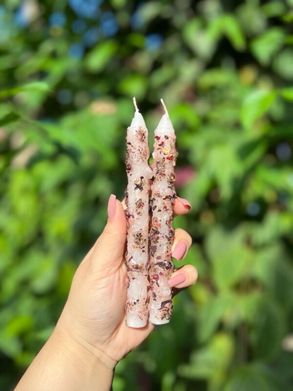 Vela Cigana Yasmin: ideal para quem busca trabalhar o amor próprio, fortalecer a autoestima, e trazer harmonia para os relacionamentos rosa verde
